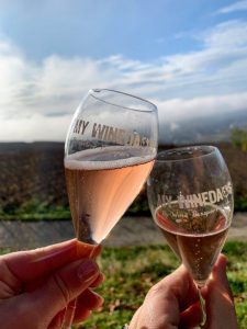 Champagne cheers lovers