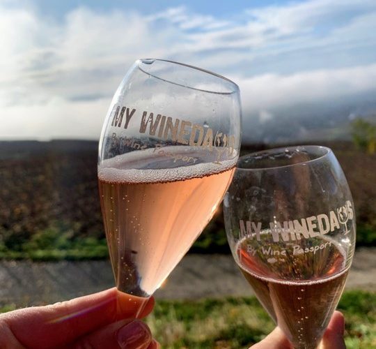 Champagne cheers lovers