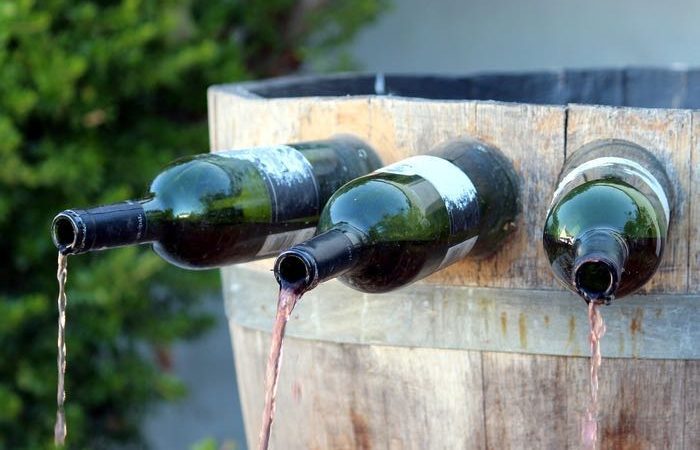 https://mywinedays.com/wp-content/uploads/2018/03/Loire_wine-fountain-_-DIY-700x450.jpg