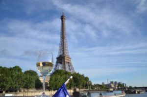 Wine and food tour in Paris, Eiffel tower and wine glass