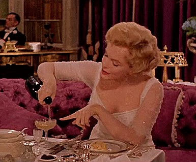 marylin-monroe-champagne-bottle-bath-sparkling-wine-fun-facts